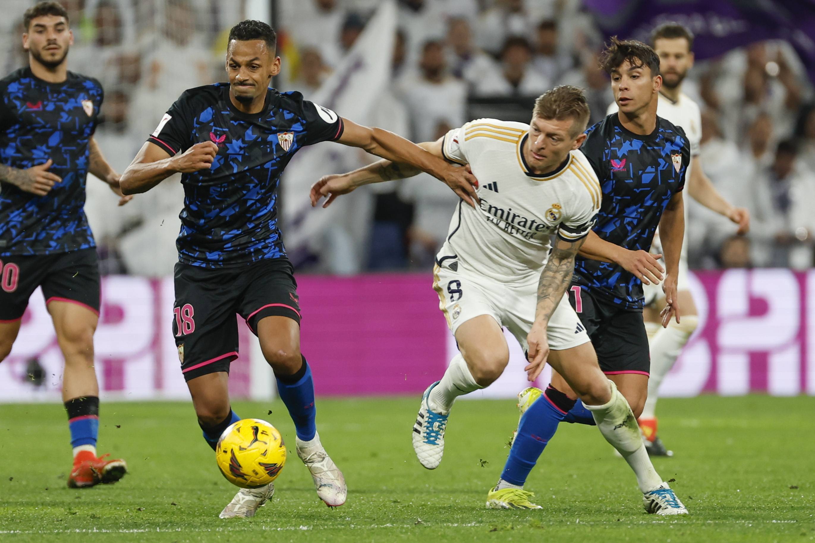 开云体育平台APP-迎战强敌：塞维利亚球队迎接挑战的简单介绍