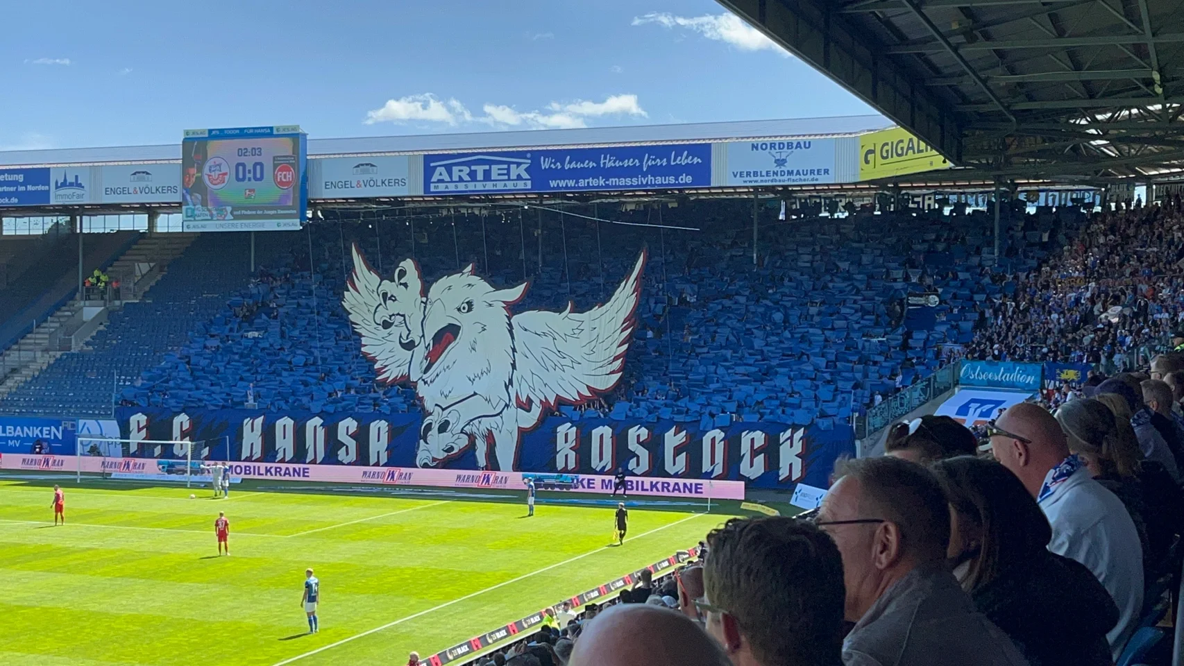 -柏林赫塔队员在训练中全力备战下一场比赛的简单介绍