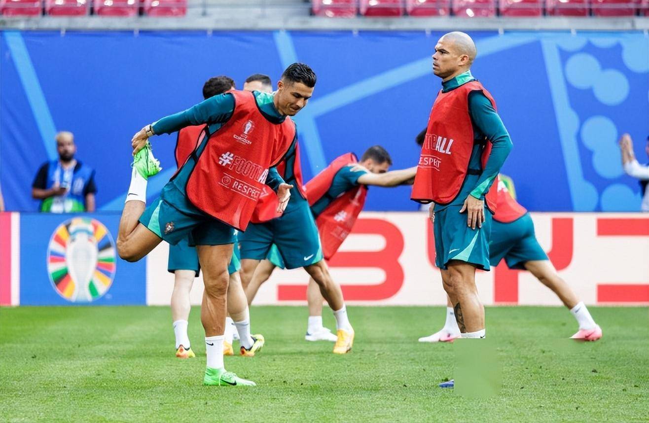 开云APP-包含罗马队员奋力拼搏，取得关键胜利的词条