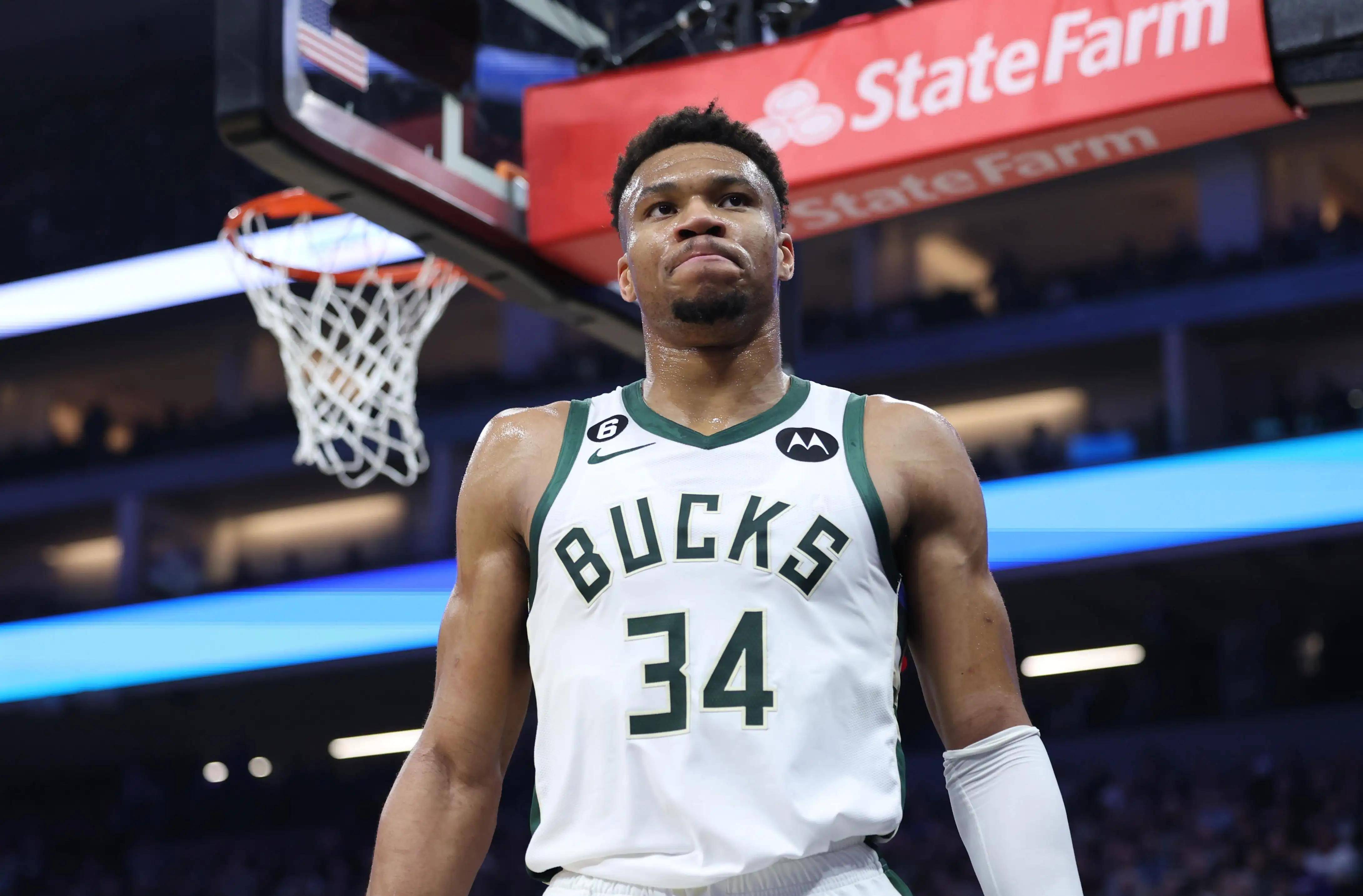 字母哥独得分！雄鹿主场大胜迎来连胜