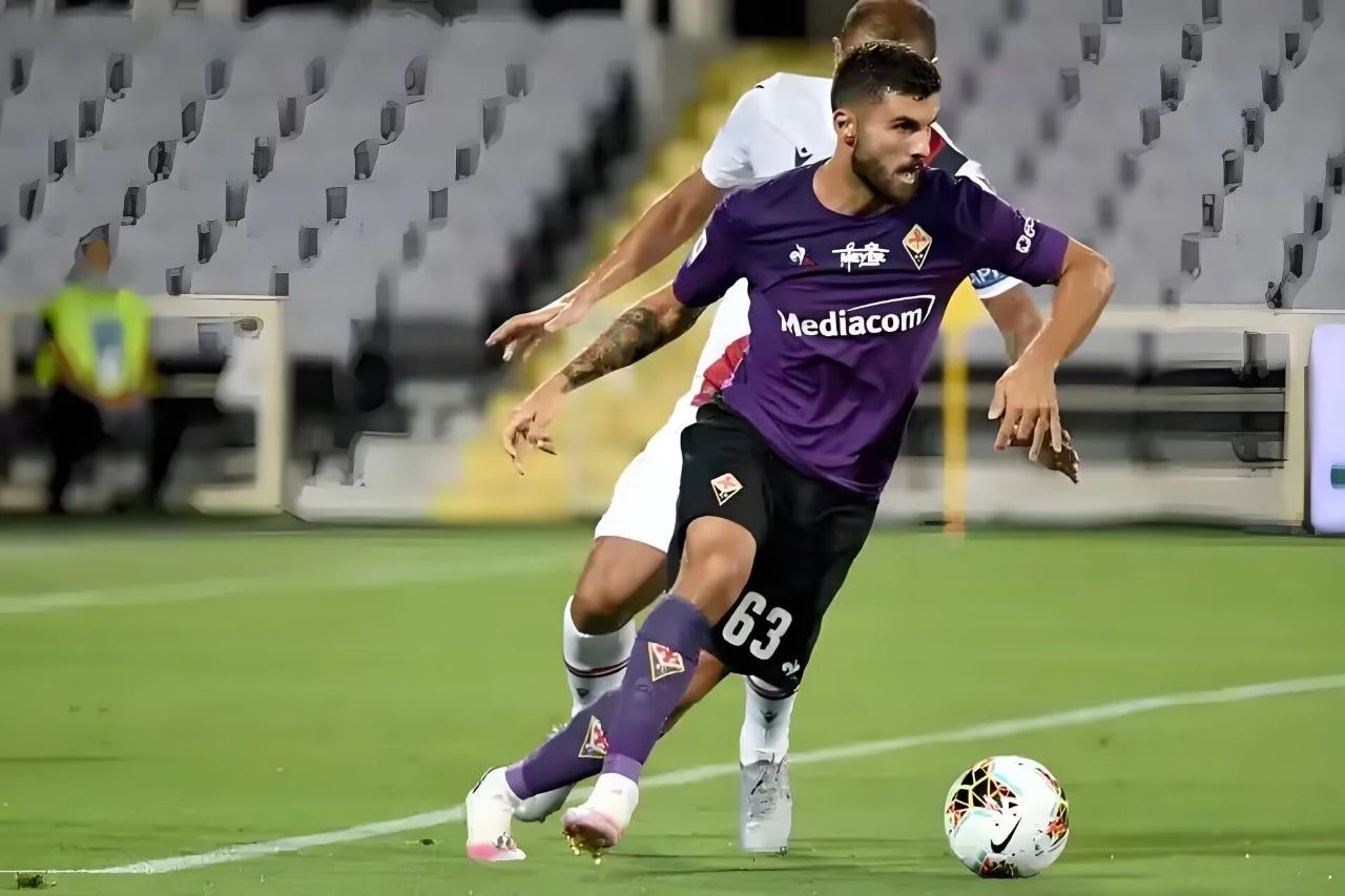 包含佛罗伦萨豪门球队士气高涨备战的词条