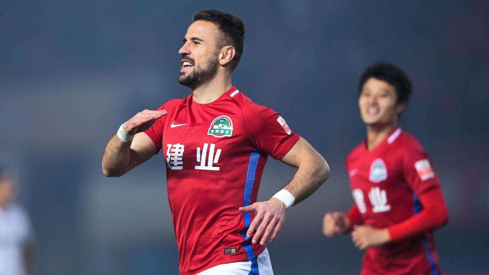 开云下载-河南建业队长姜至鹏表现出色，获得最佳球员的简单介绍