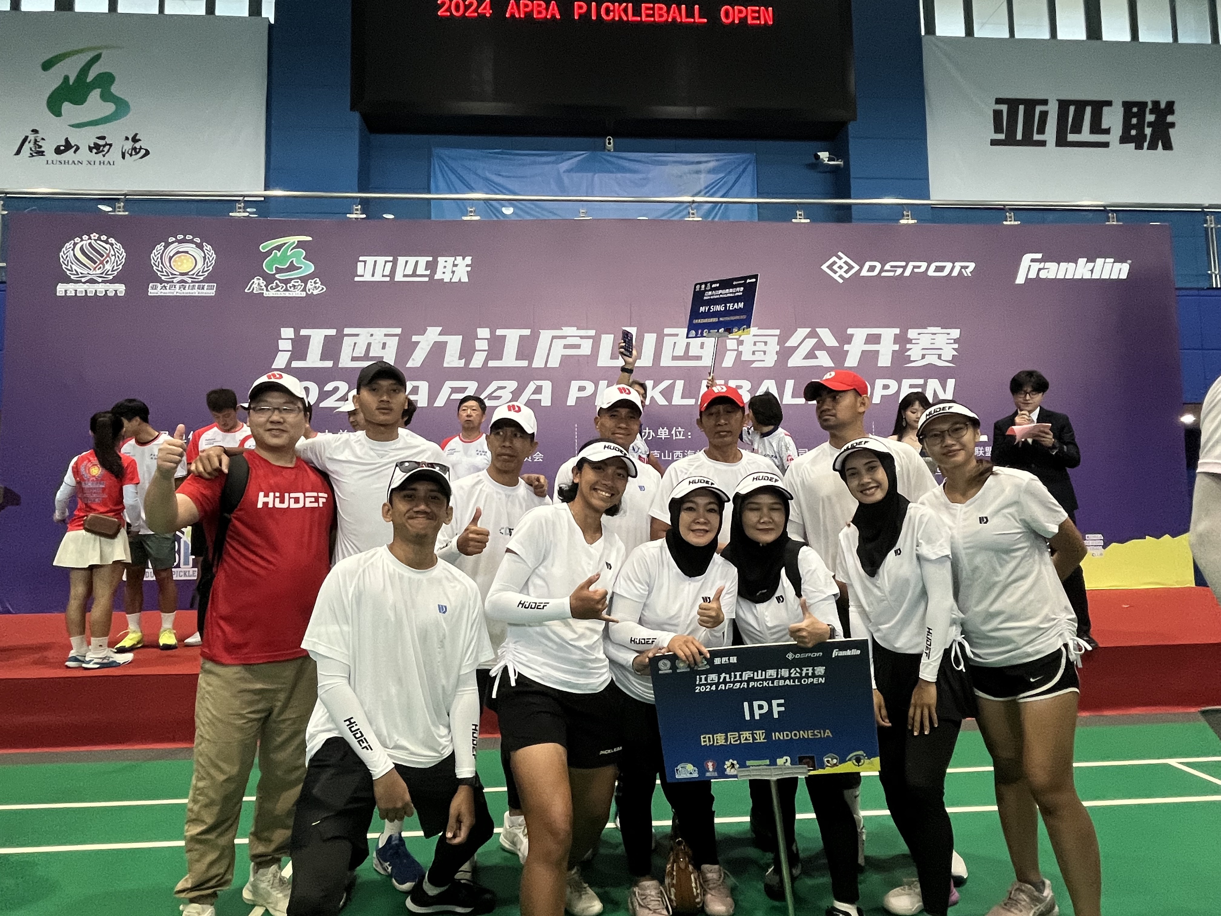 精彩比赛中球员们的精湛技艺 精彩比赛中球员们的精湛技艺