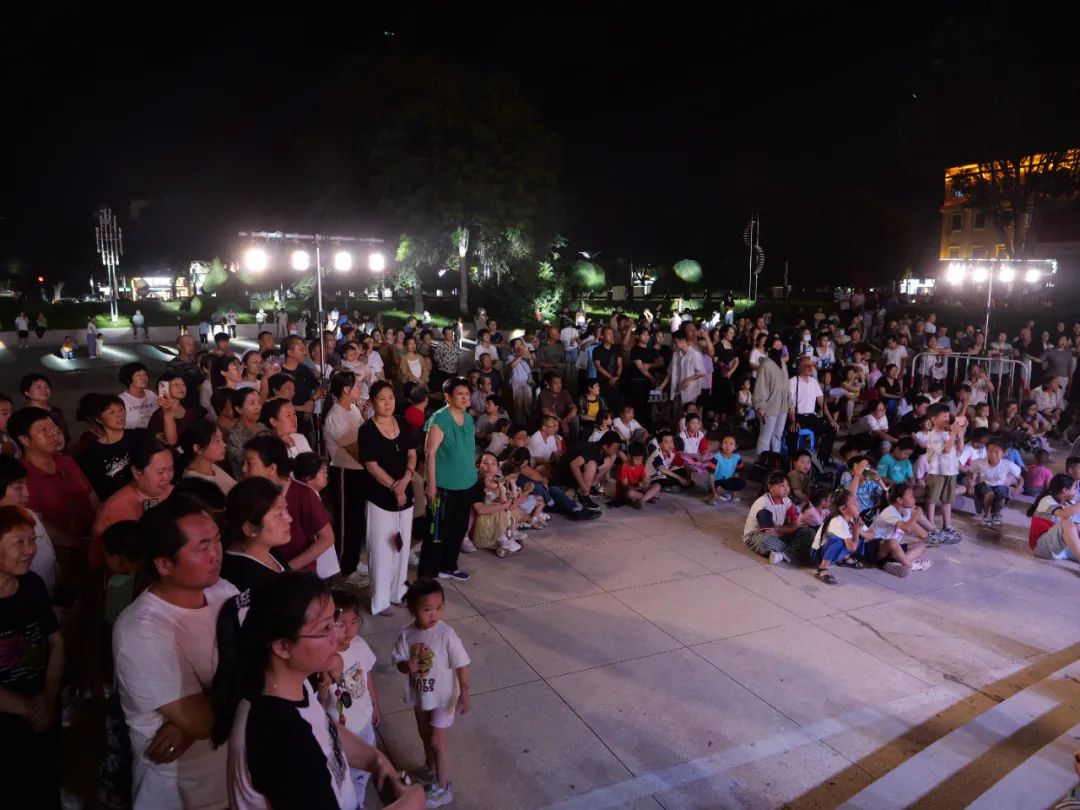 精彩瞬间定格，观众热情高涨的简单介绍