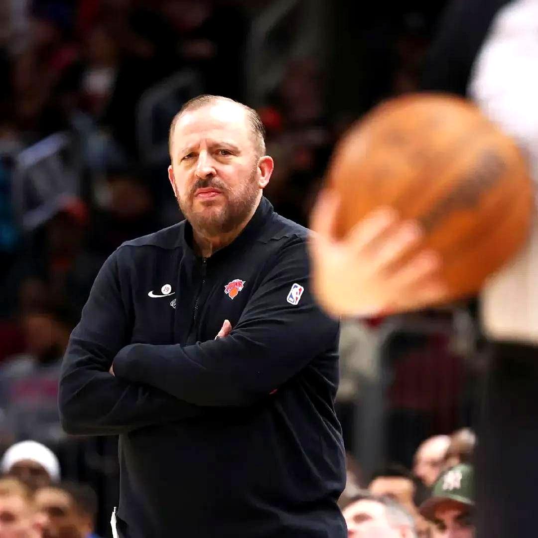 关于尼克斯主帅怒批球员表现，球队需迅速反思的信息