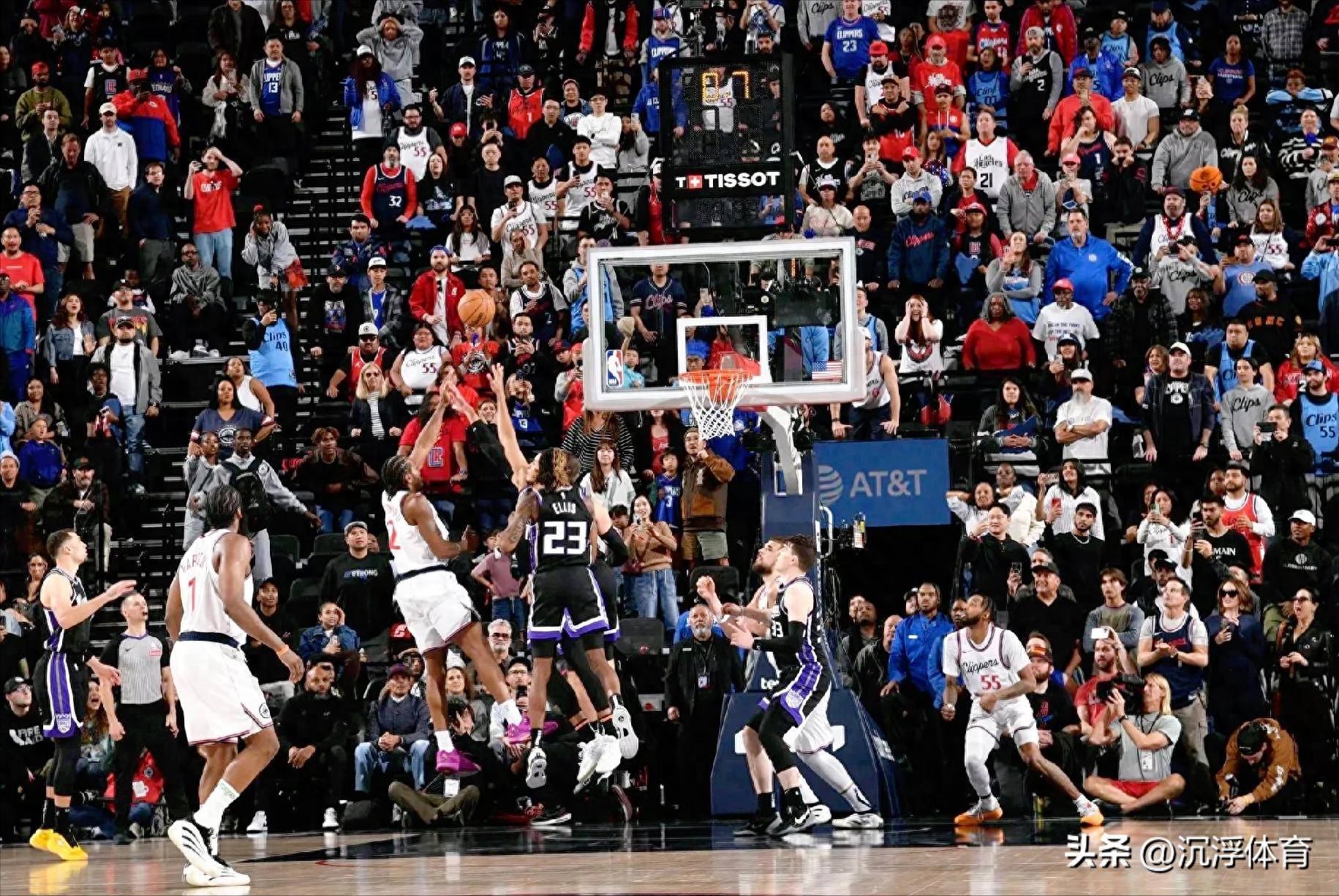 开云体育APP下载-包含快船主场失利，莱昂纳德难以独挡一帜的词条