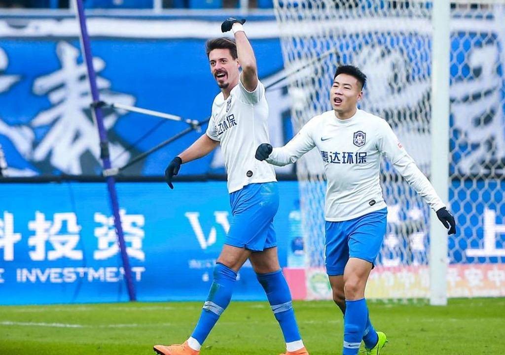 开云官网-青岛黄海主场告捷，取得胜利迎来赛季首胜