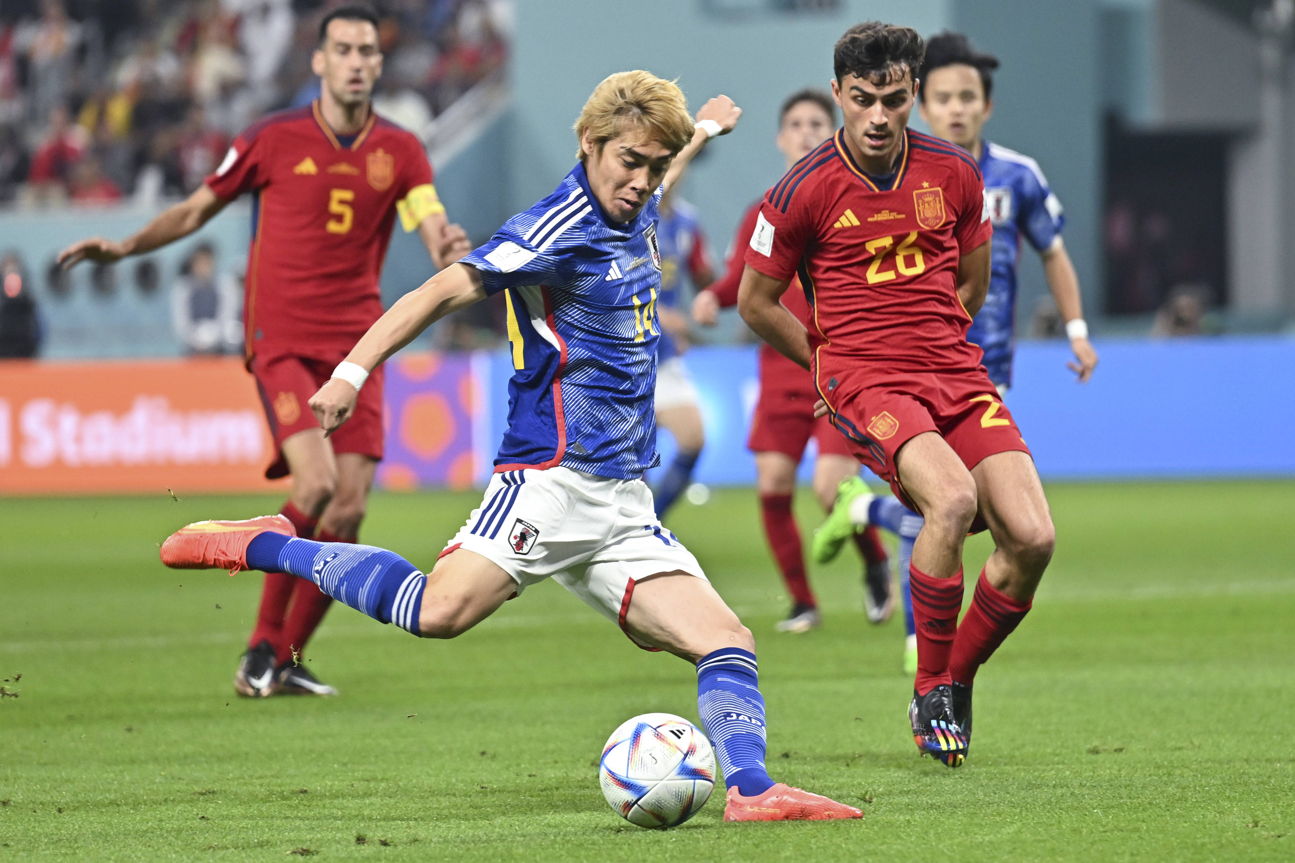 开云体育app-关于双方对峙，球队成功晋级足球赛四强争霸的信息