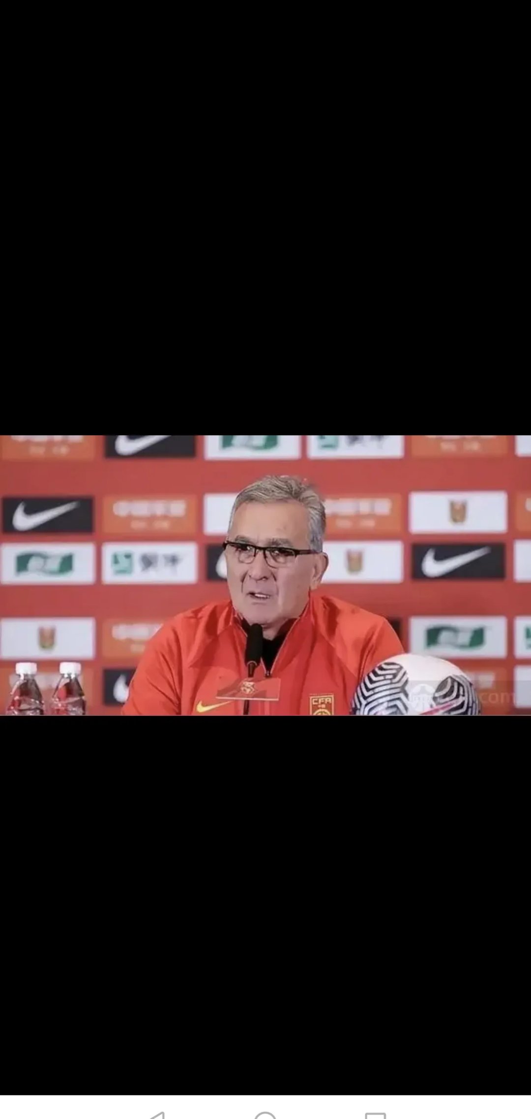 开云下载-球员伤情迟迟未愈，转会风波蔓延