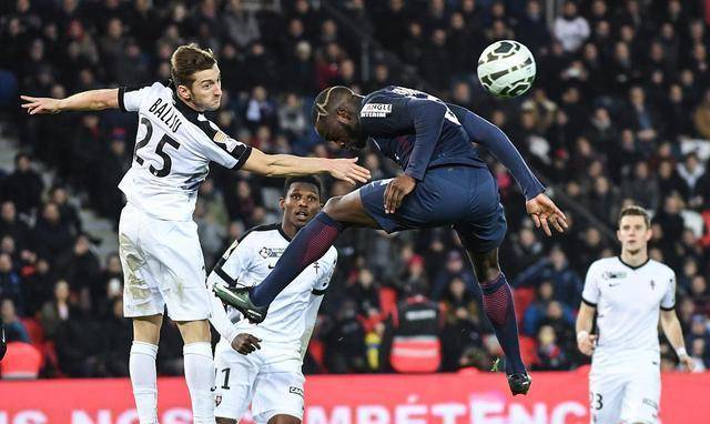 里昂客场惊险逼平尼斯，保持不败纪录的简单介绍