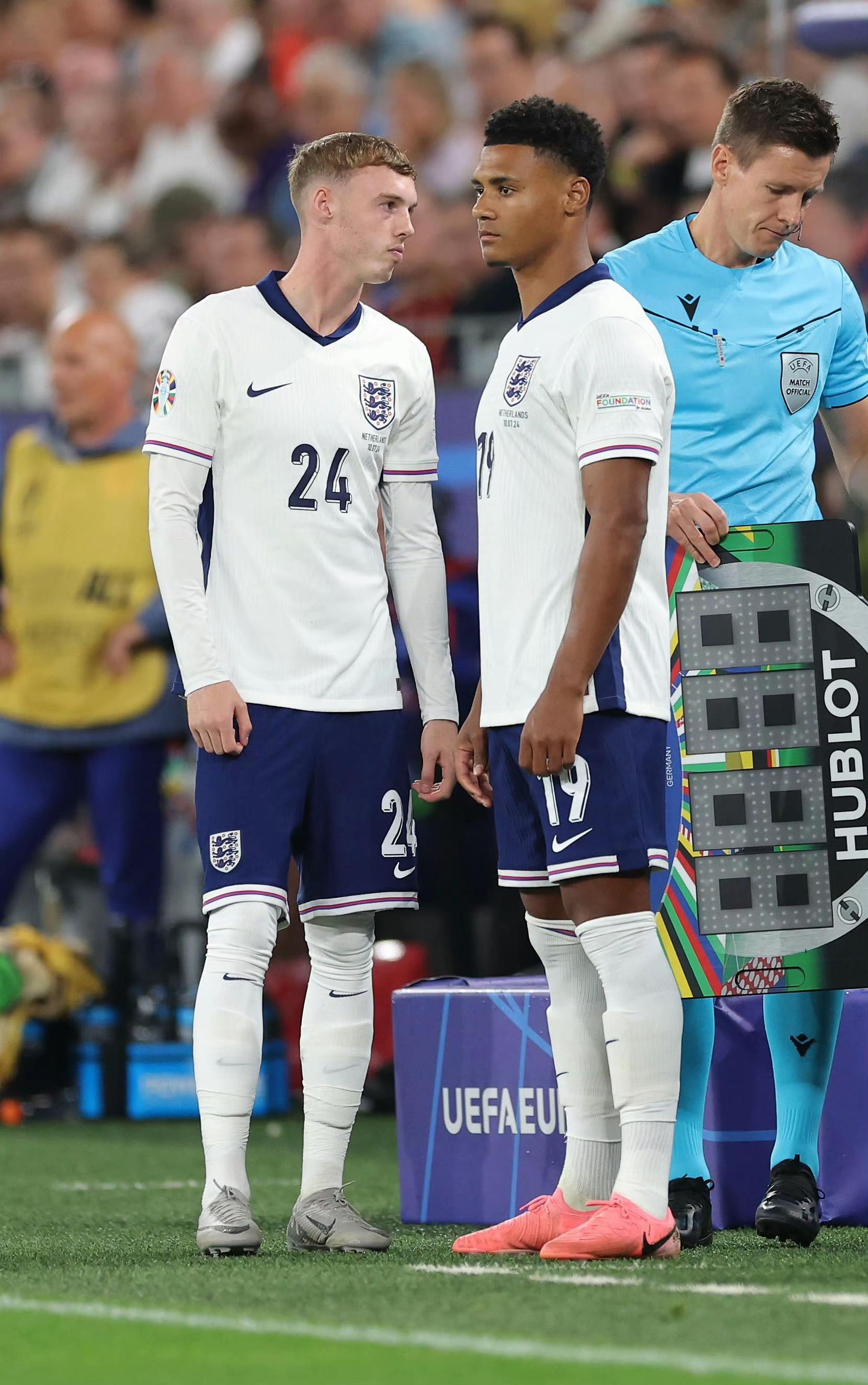 关于英格兰队勇往直前，奋勇争先的信息