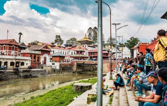 包含尼泊尔后卫表现稳定获队长重用的词条