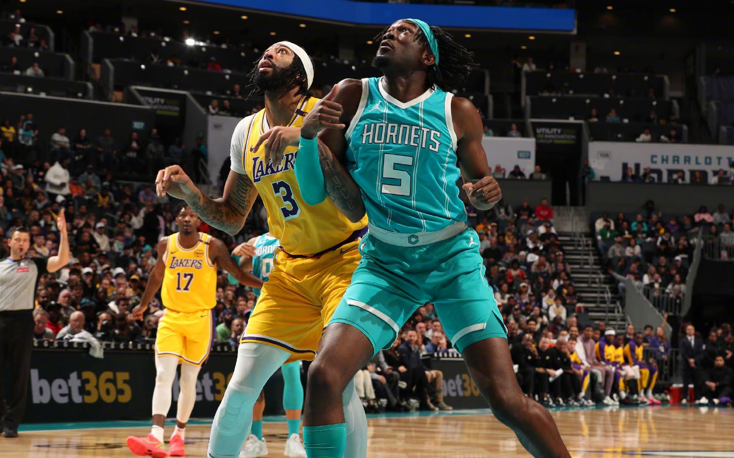 湖人遭遇黄蜂终结连胜,失利收场 湖人遭遇黄蜂终结连胜,失利收场