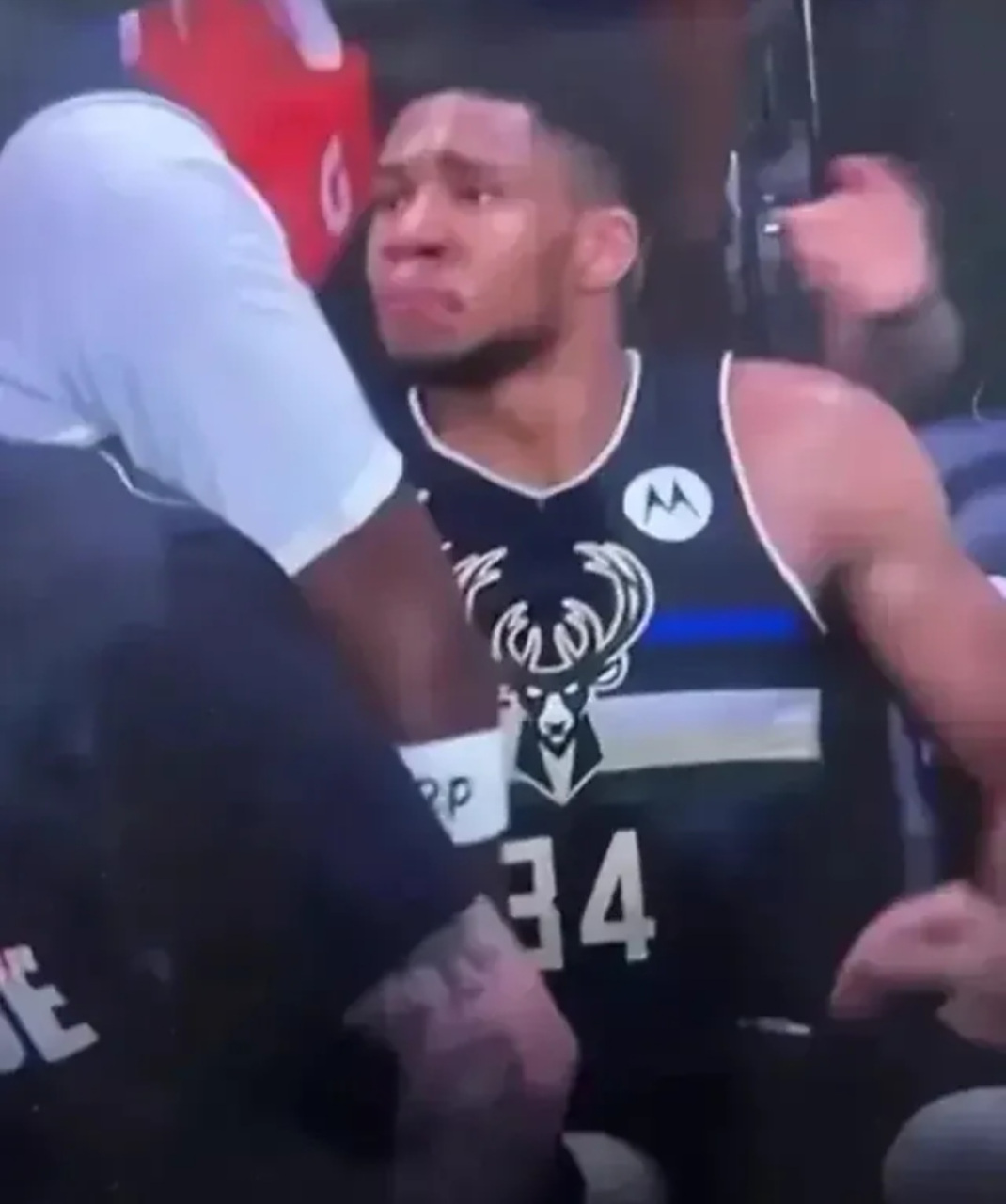 开云体育官网-包含雄鹿主场击败湖人，阿德托昆博全方位表现赢得比赛的词条