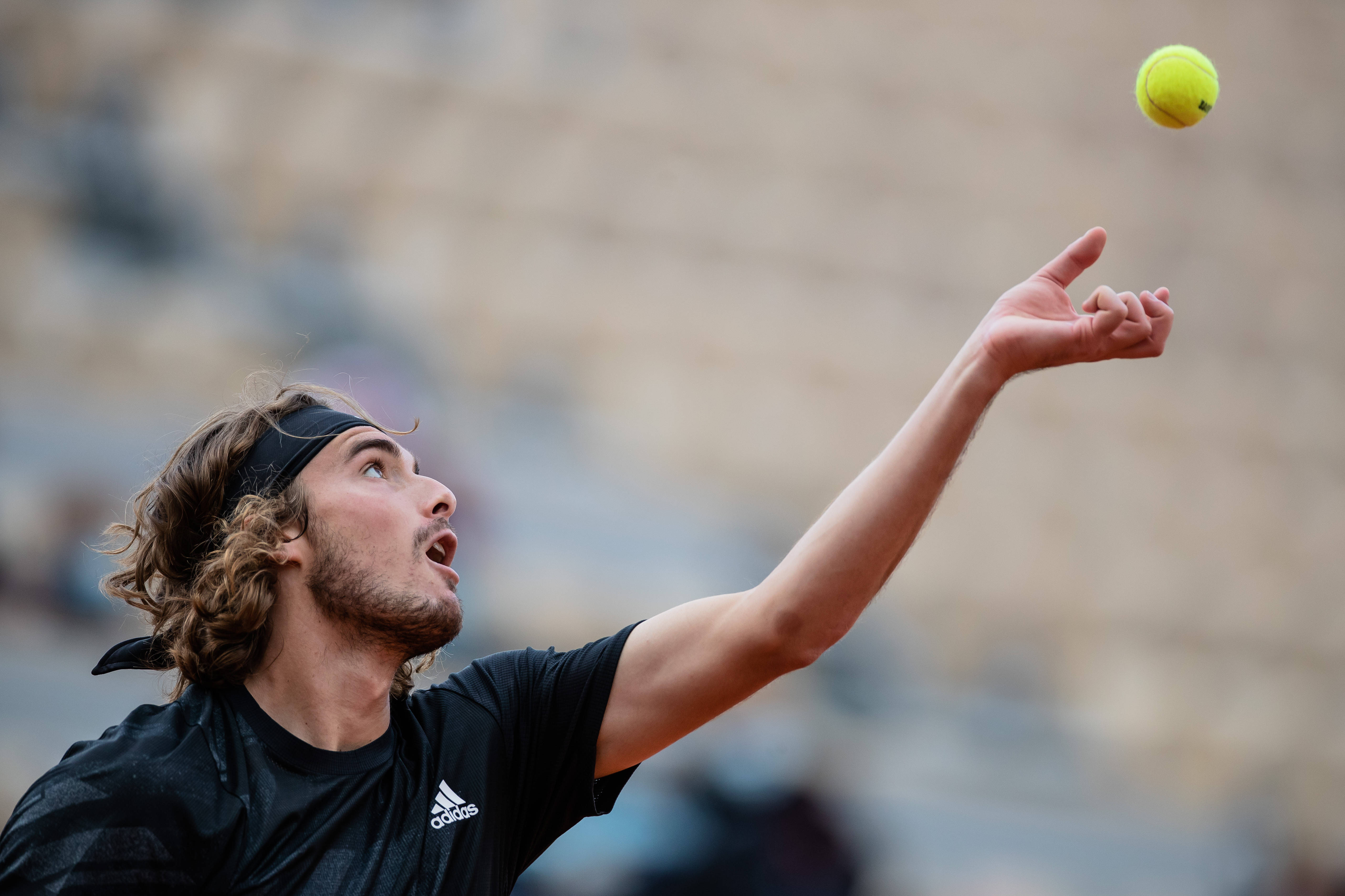 澳大利亚网球队横扫英国网球队，西西帕斯完成帽子戏法的简单介绍