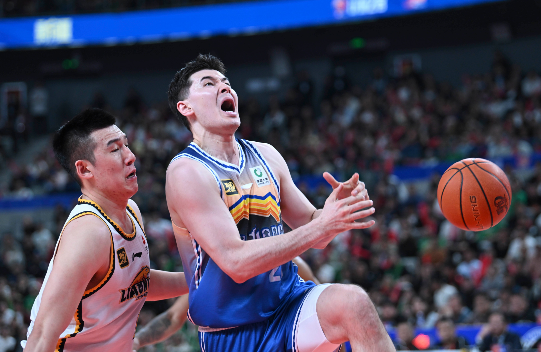 开云体育在线-太阳逆转雷霆，赵继伟统治全场