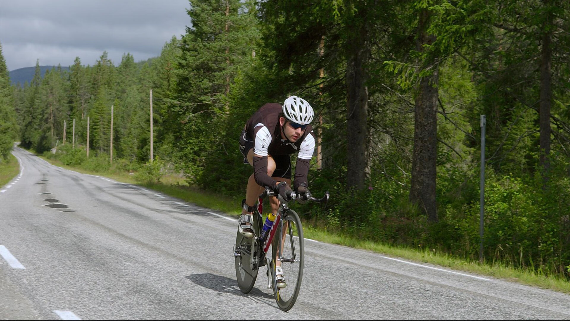 掘金约基奇全能数据主宰赛场，雷霆防守锁死鹈鹕显威