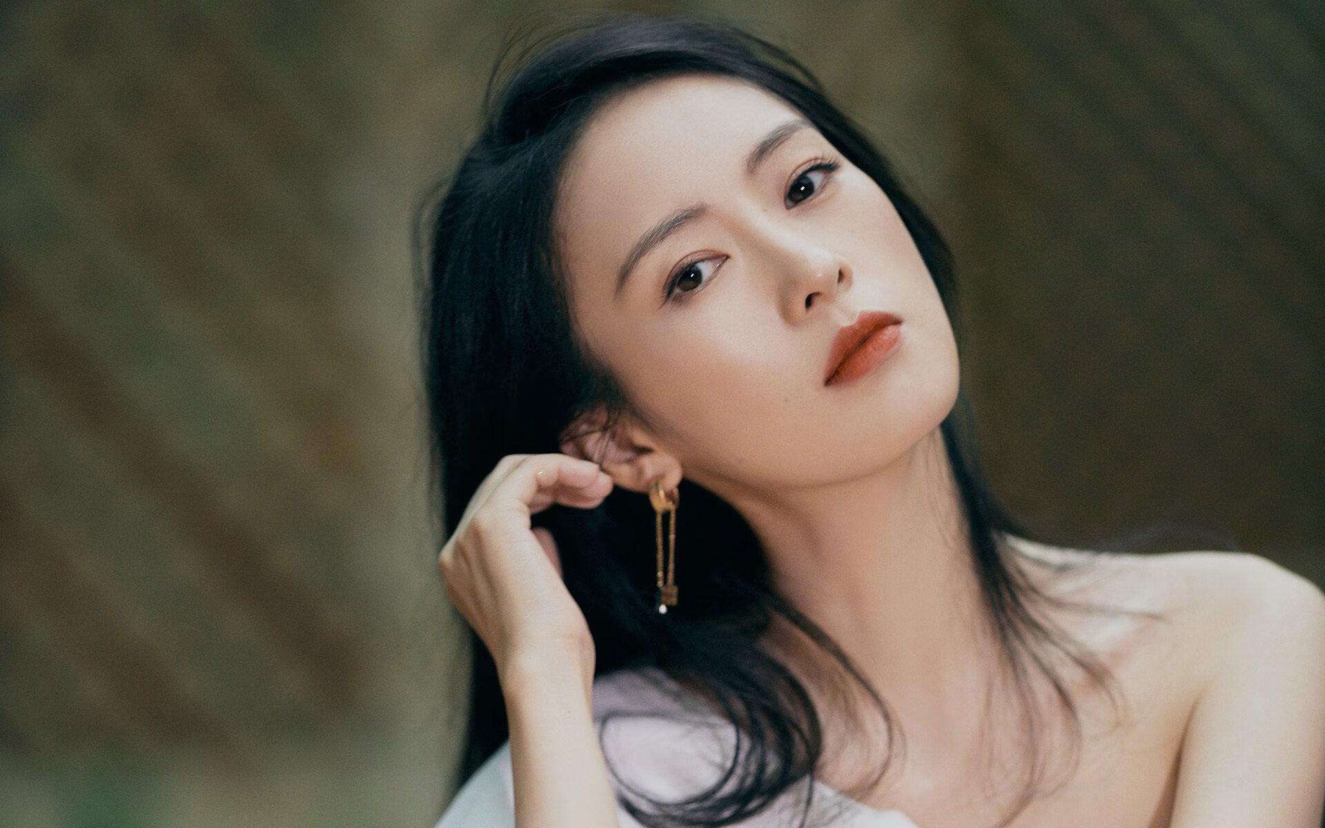 开云体育下载-绿茵暗夜，唯神灯长明，论哈兰德与当代足球的大场面迷思