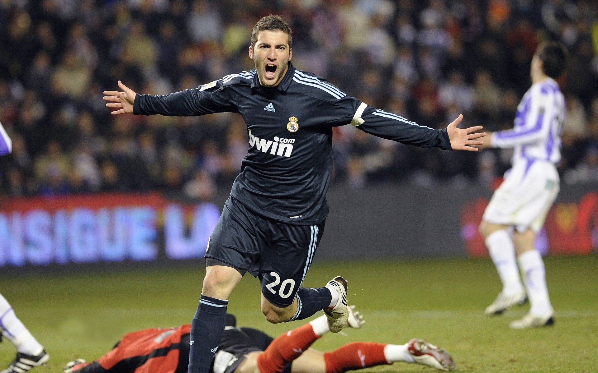 卡塞米罗,站在安哥拉与拉齐奥之间,他是跨越足球鸿沟的桥梁