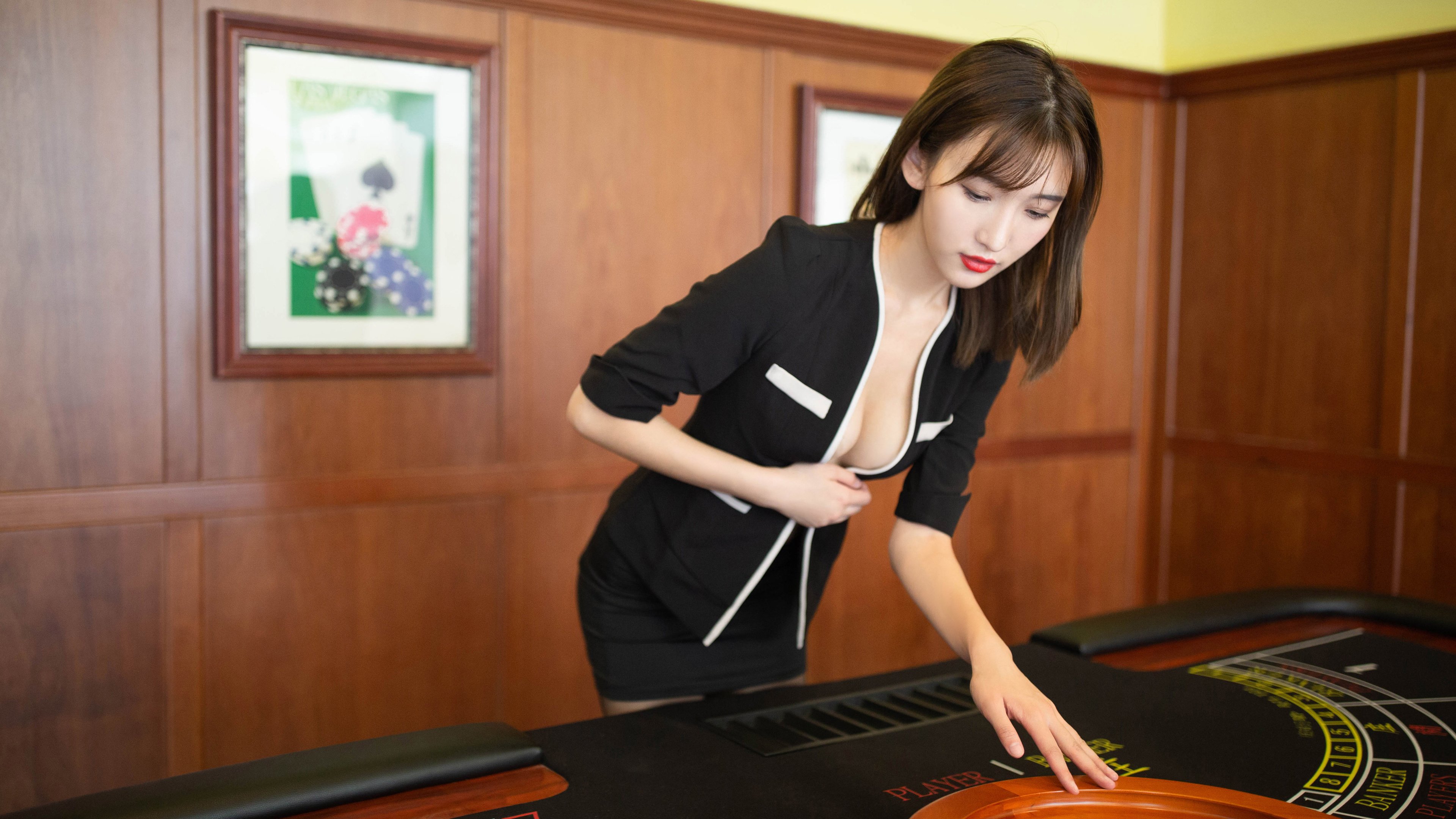 上海队连续得分压制浙江队,利拉德焦点战证明自己,篮球赛场上的得分艺术与个人荣耀