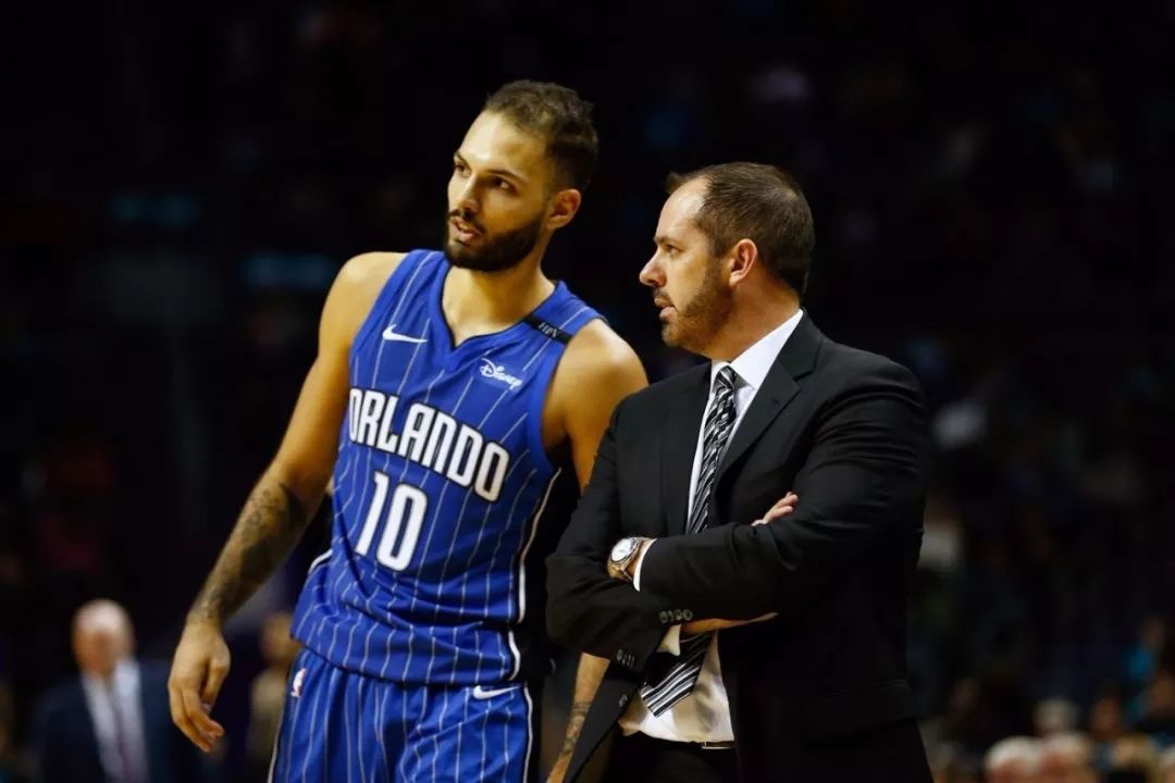 爵士强势拿下魔术,哈利伯顿攻防两端统治 爵士强势拿下魔术,哈利伯顿攻防两端统治